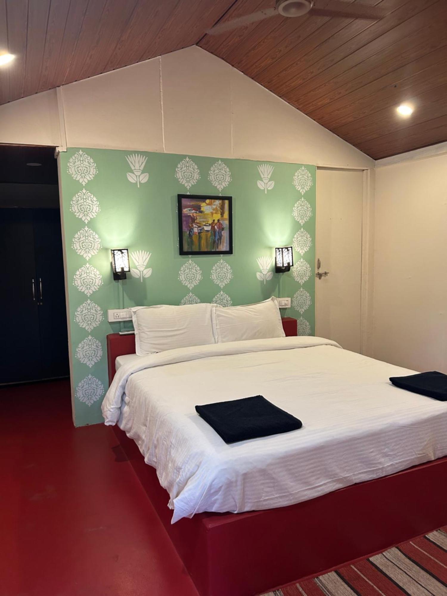מנדרם Shiva Cottages מראה חיצוני תמונה